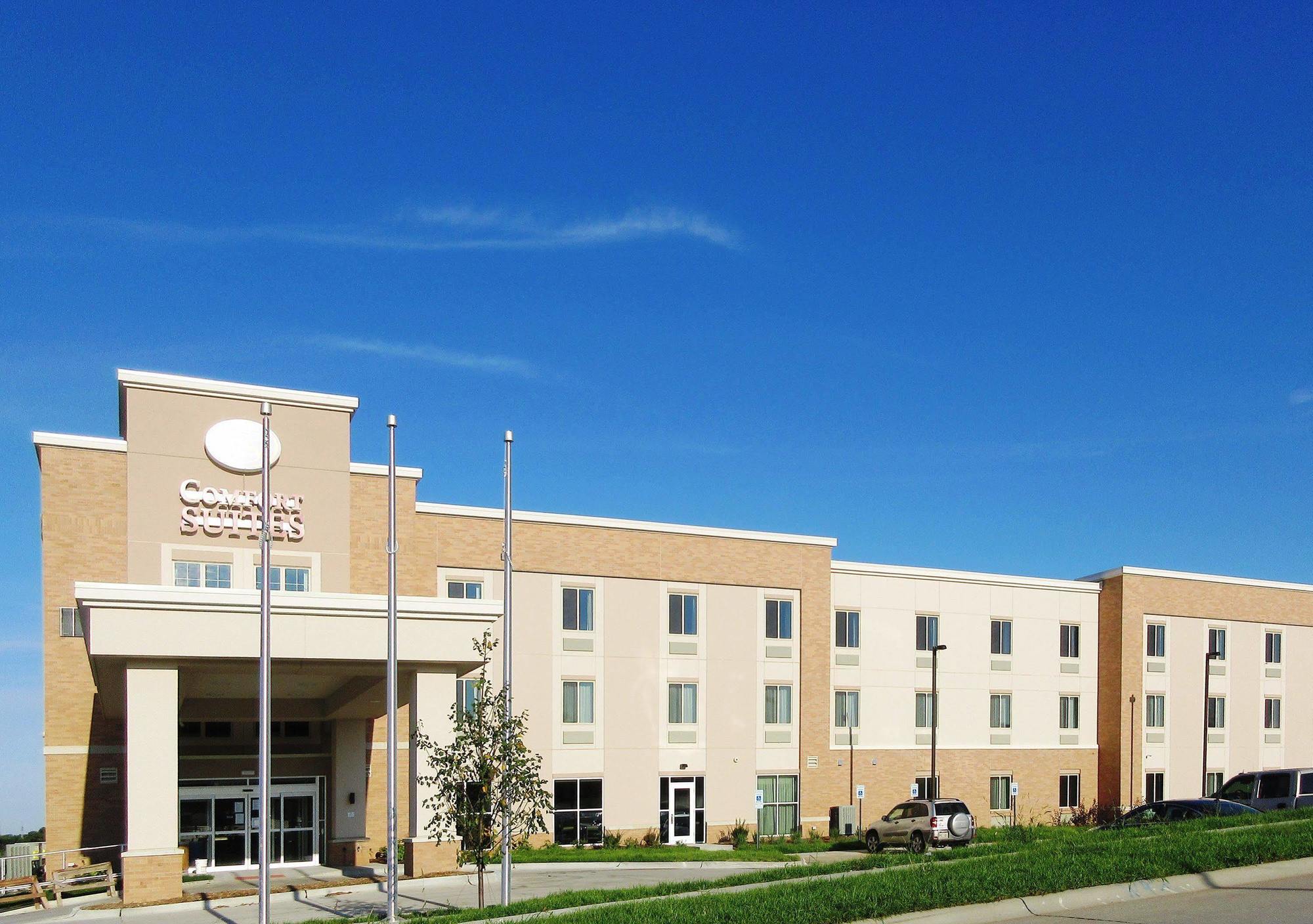 Comfort Suites West Omaha Exterior photo
